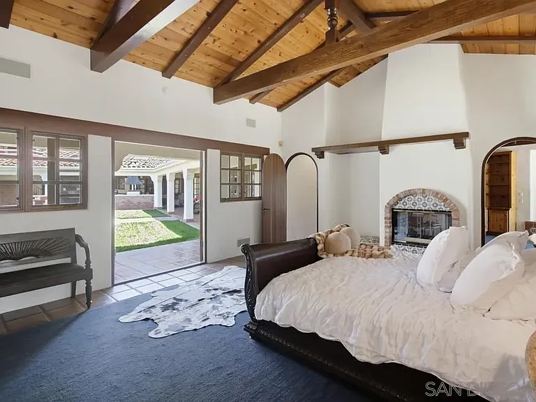5443 Calzada Del Bosque — Photo 42