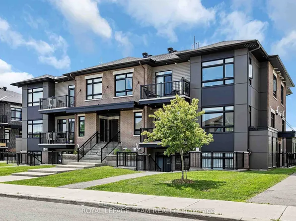 121 Fairweather St, Ottawa, ON K1T 0M8