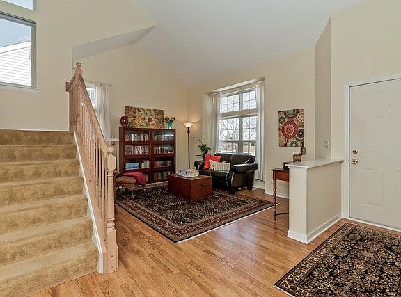 4th image of 301 Lexington Ln