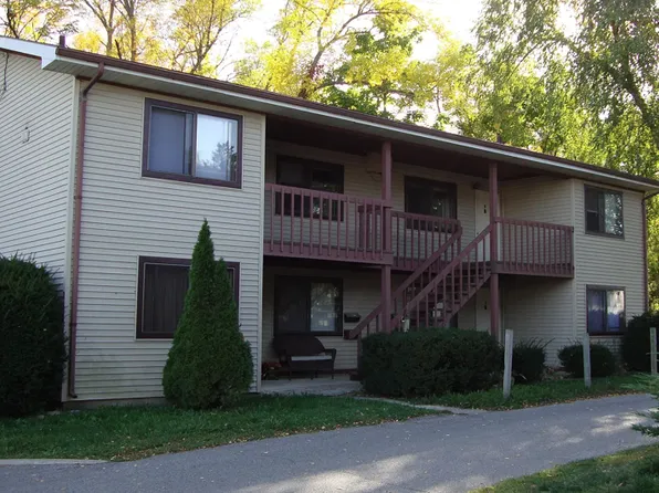 225-317 N College St, Cedar Falls, IA 50613