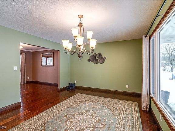 5th image of 1353 Berkshire Rd