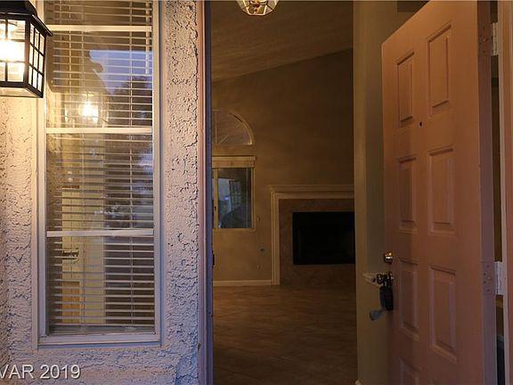 2nd image of 1009 Holliston Cir