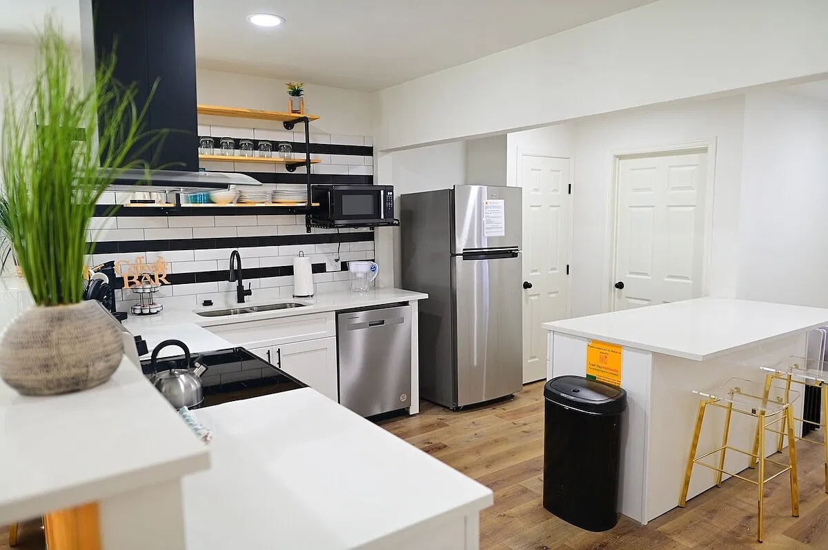 3 bed, $3,500 — Photo 3