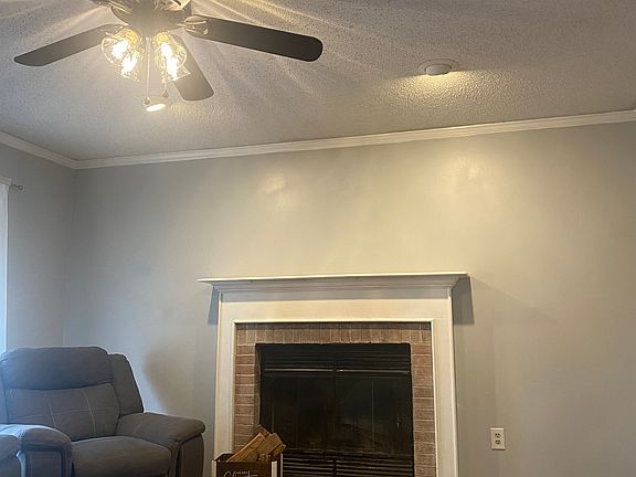 2nd image of 3104 Heritage Rd NE