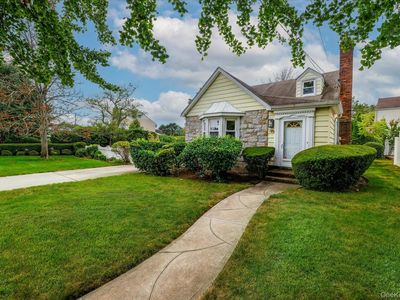 10 Cornell Place, East Rockaway, NY, 11518