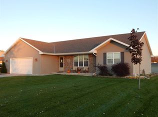 2699 Lacewood Ln, De Pere, WI 54115