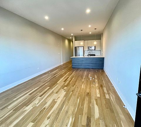 4th image of 4555 N Ravenswood Ave #202