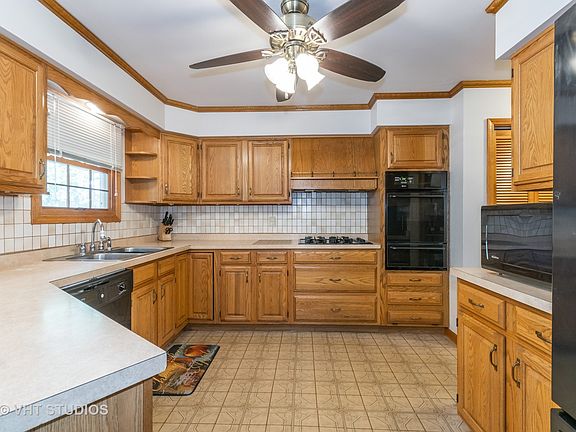 3rd image of 4N916 Black Willow Dr