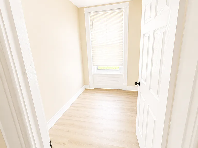 3921 Iowa Ave — Photo 9