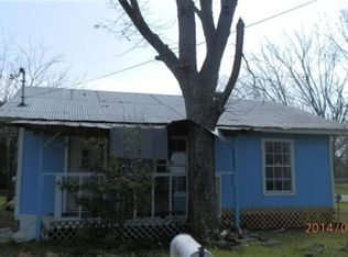 598 Pearl St, Lockhart, TX 78644