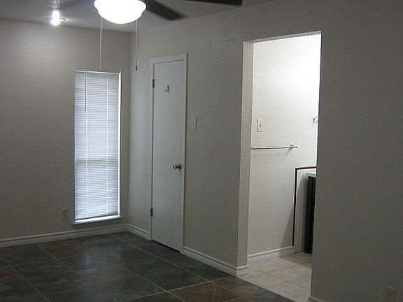 4th image of 930 Hayloft Ln
