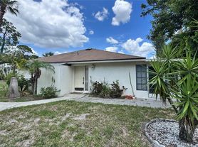 5368 Royal Palm Ave, Sarasota, FL