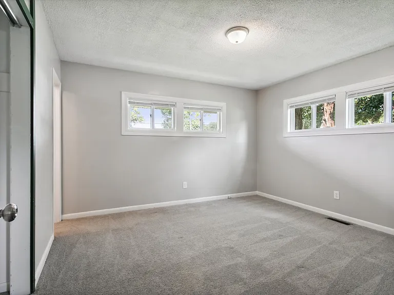 72 Ferguson Ln — Photo 19