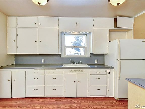 4th image of 4717 61st St NE
