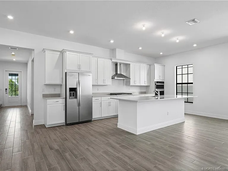 870 SW Newfield Ave — Photo 6