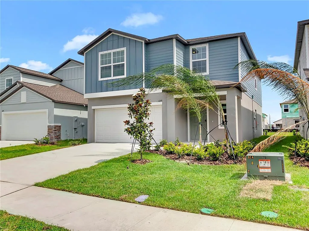 5 bed, 2.5 bath, 2217 sqft, $2,825 — Photo 3