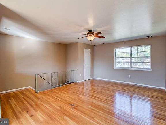 3rd image of 51 Garden View Ter Unit 18