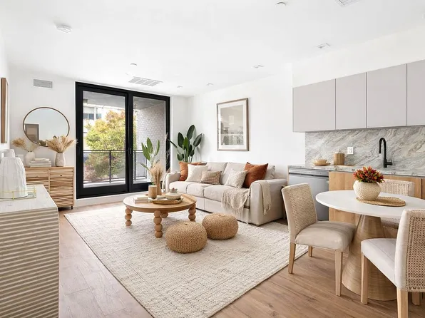 44 Box St #2R, Brooklyn, NY 11222