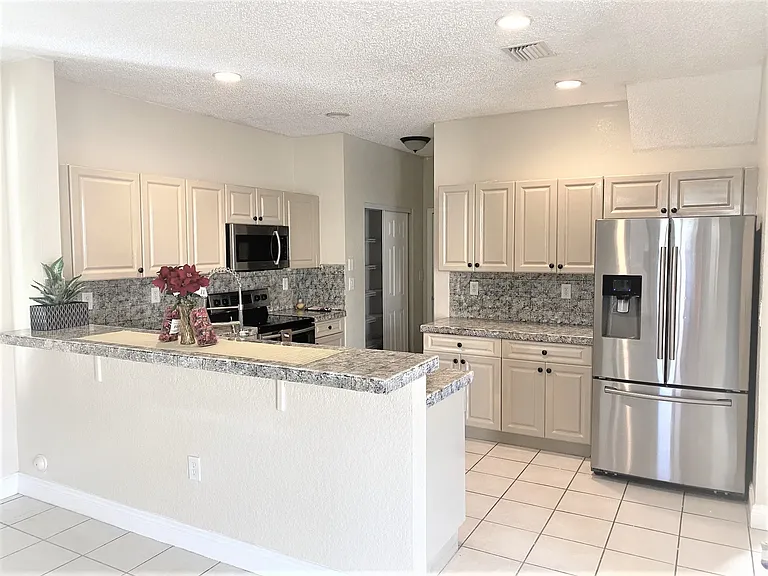 14300 SW 159th Pl — Photo 6