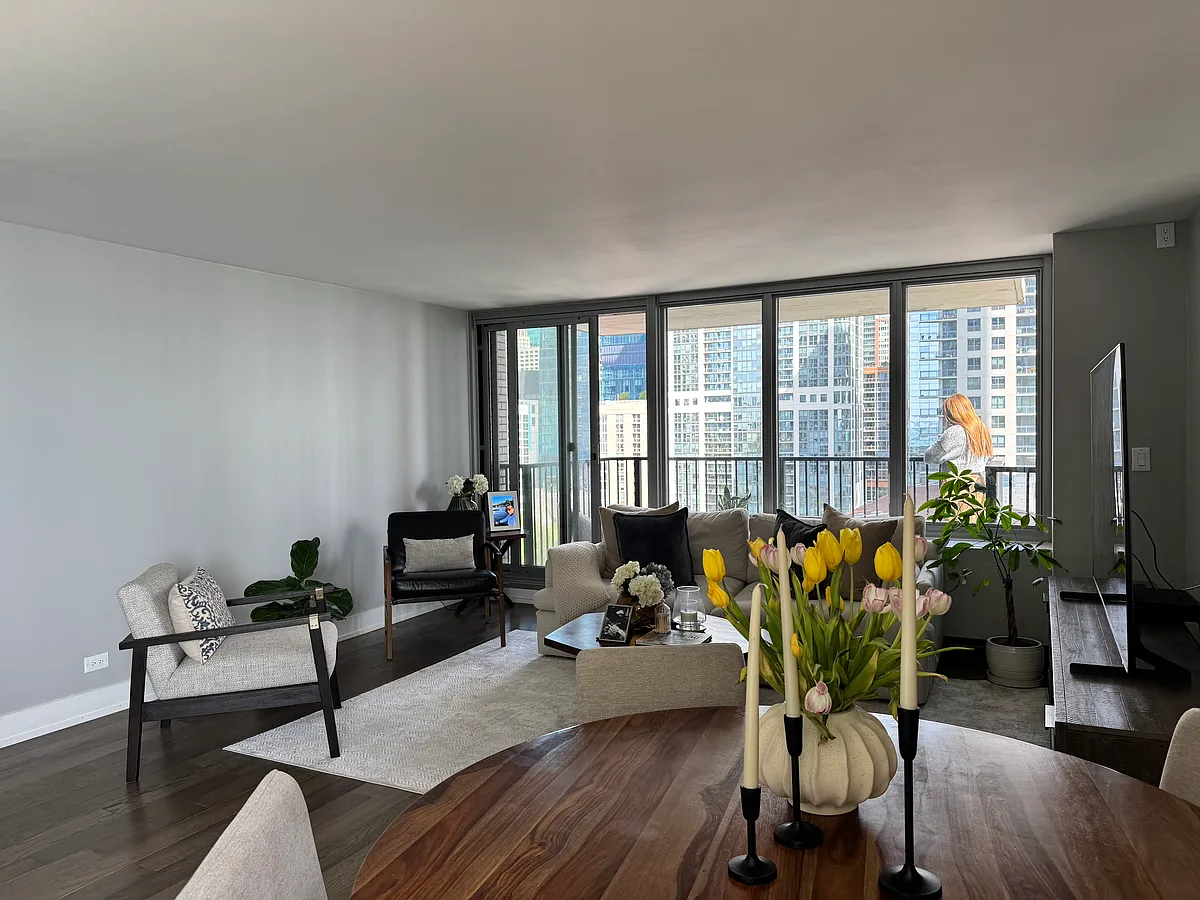 Building Photo - 400 E Randolph St #1310