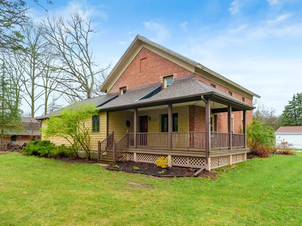 10518 Stadium Dr, Kalamazoo, MI 49009