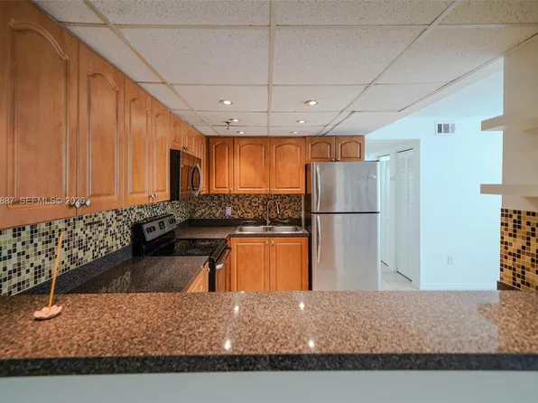 10641 SW 108th Ave APT 2I, Miami, FL 33176