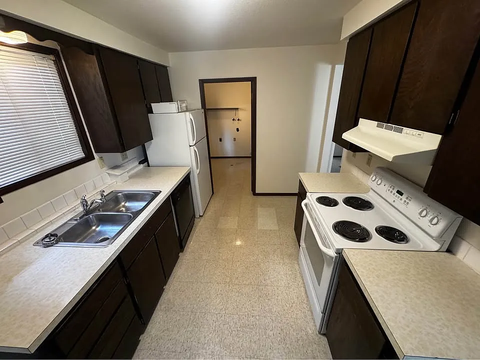 2 bed, 750 sqft, $1,200 — Photo 1