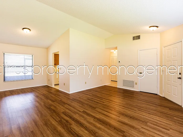 1002 Gammage Point — Photo 6