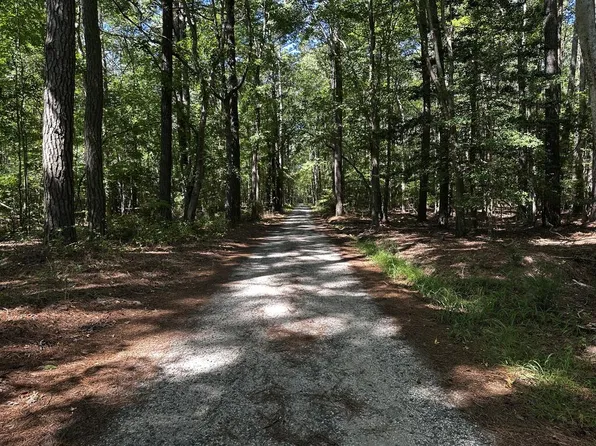 9-10 Eleven Custis Creek Ln #9-11, Accomac, VA 23301