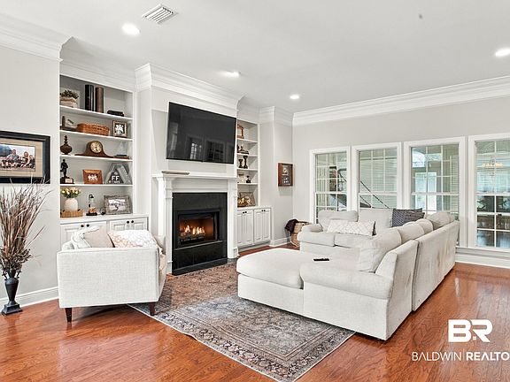 3rd image of 305 Bristol Way