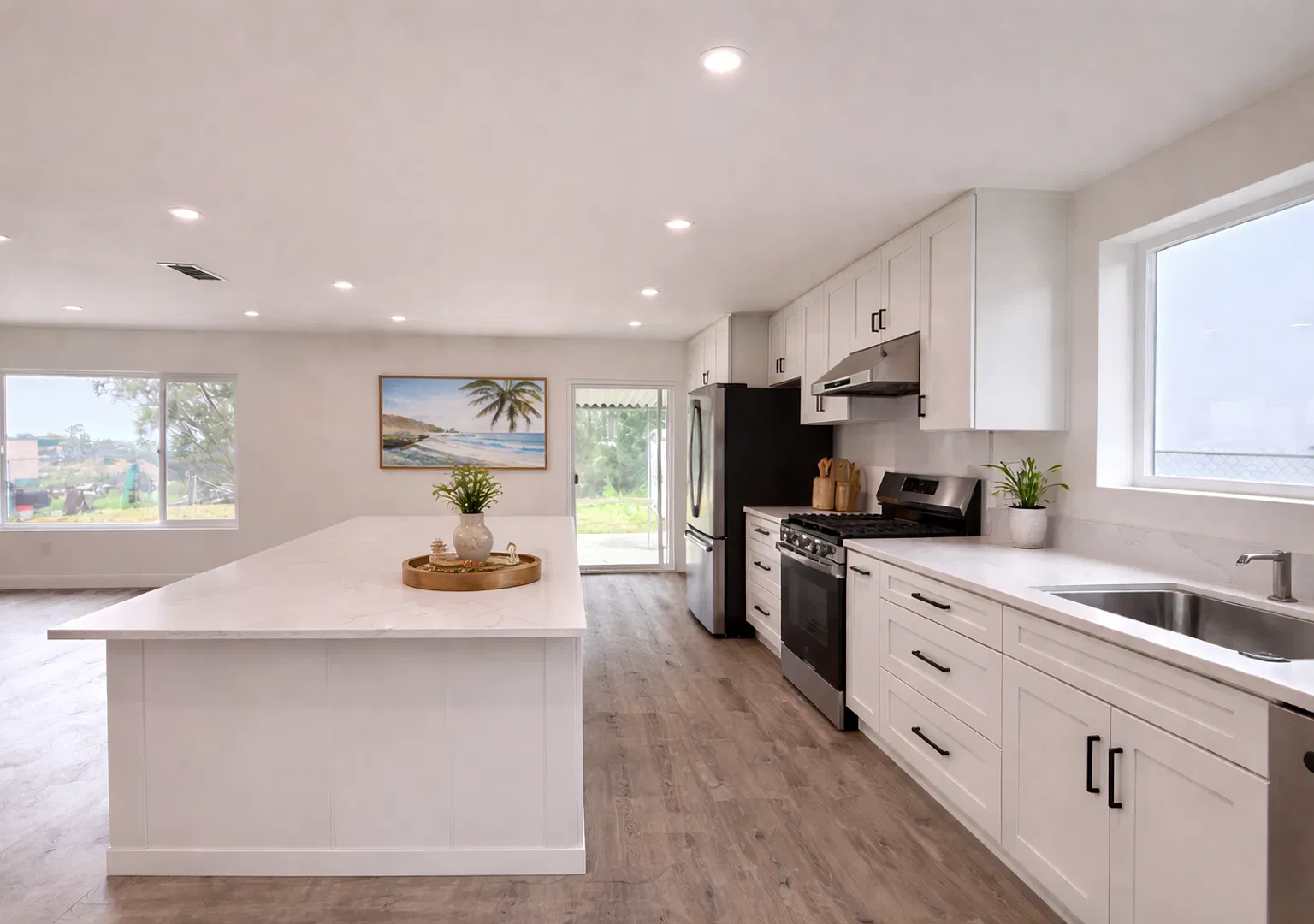 Newly Remodeled Interior 3BD! Enclosed Backyard! AC! Washer and Dryer! — Photo 3