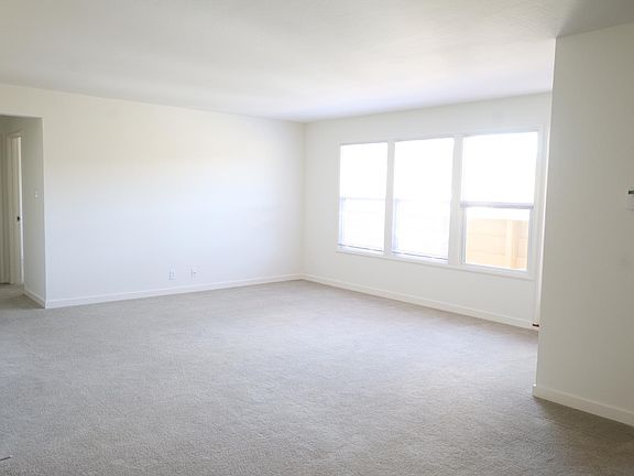 3rd image of 61 El Portal Dr #61