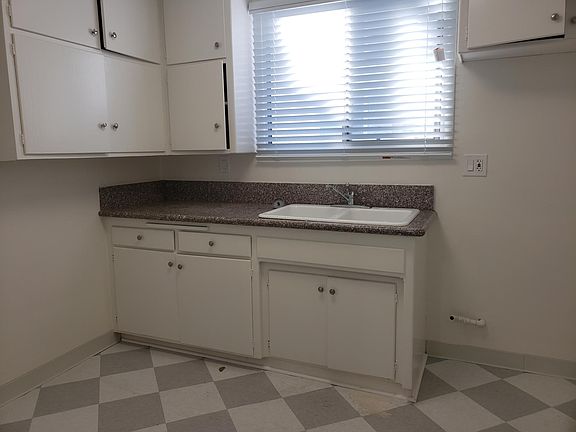 3rd image of 305 S Rexford Dr APT 7