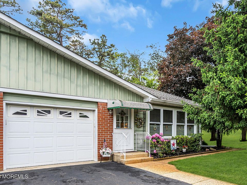 1st image of 56 Yorktowne Parkway #b