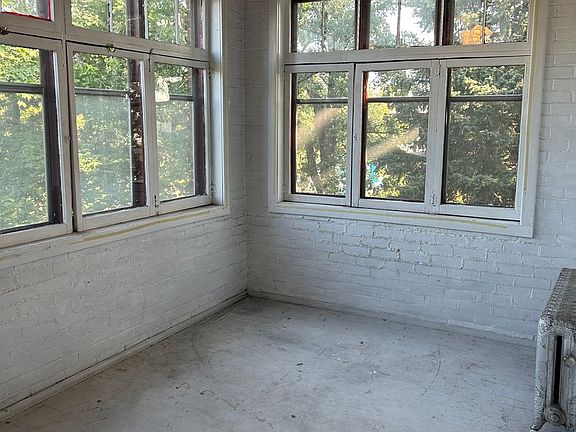5th image of 904 Raymond Ave #906-4