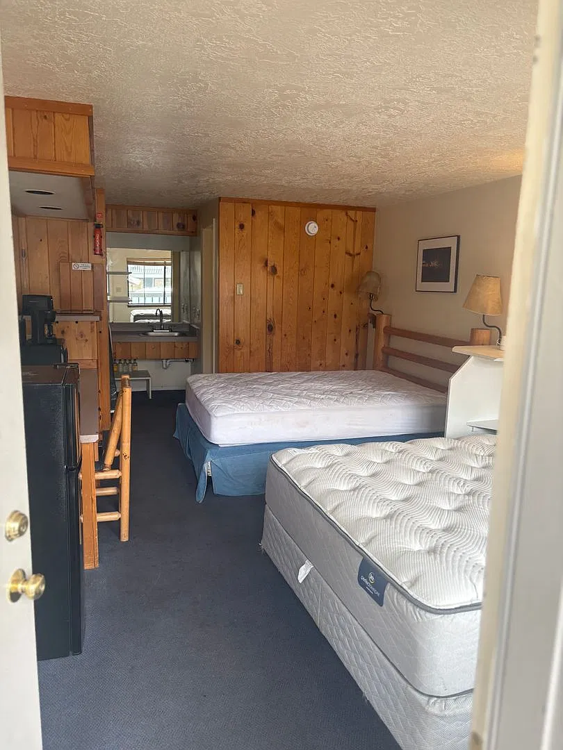 Angler's Inn — Photo 2
