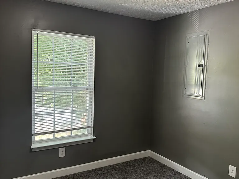 1812 Glade St — Photo 9