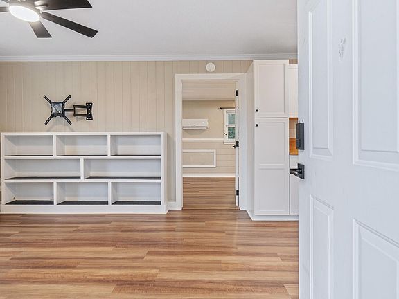 4th image of 211 Brentwood Ave #A