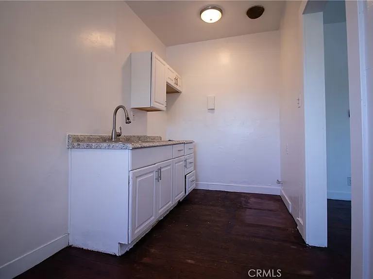 1316 S Mariposa Ave #210 — Photo 4