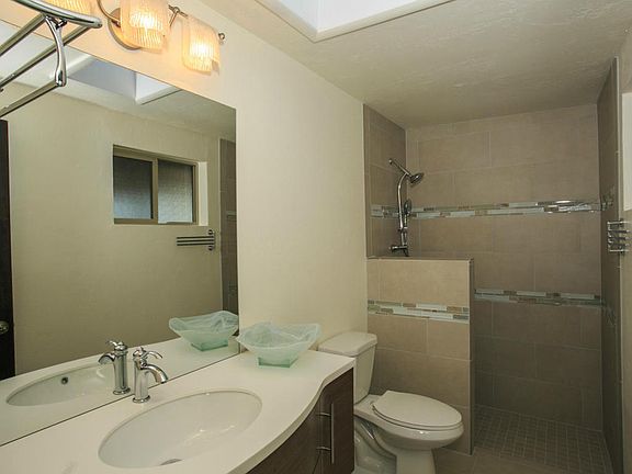 4th image of 1732 N Heatherbrae Ave