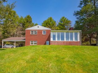 70 Maple Ridge Ln, Fries, VA 24330