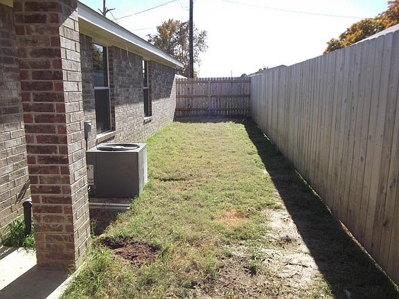5th image of 102 1/2 Surrey Ln APT 100B