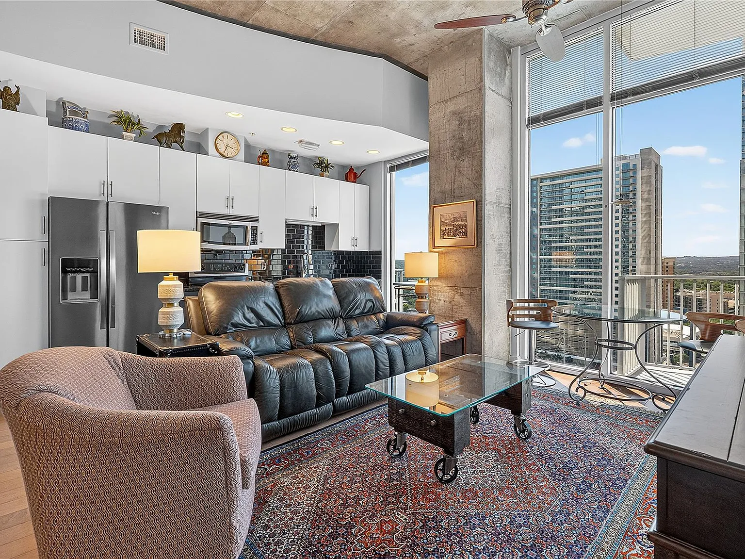 2 bed, 2.0 bath, 998 sqft, $3,495 — Photo 1