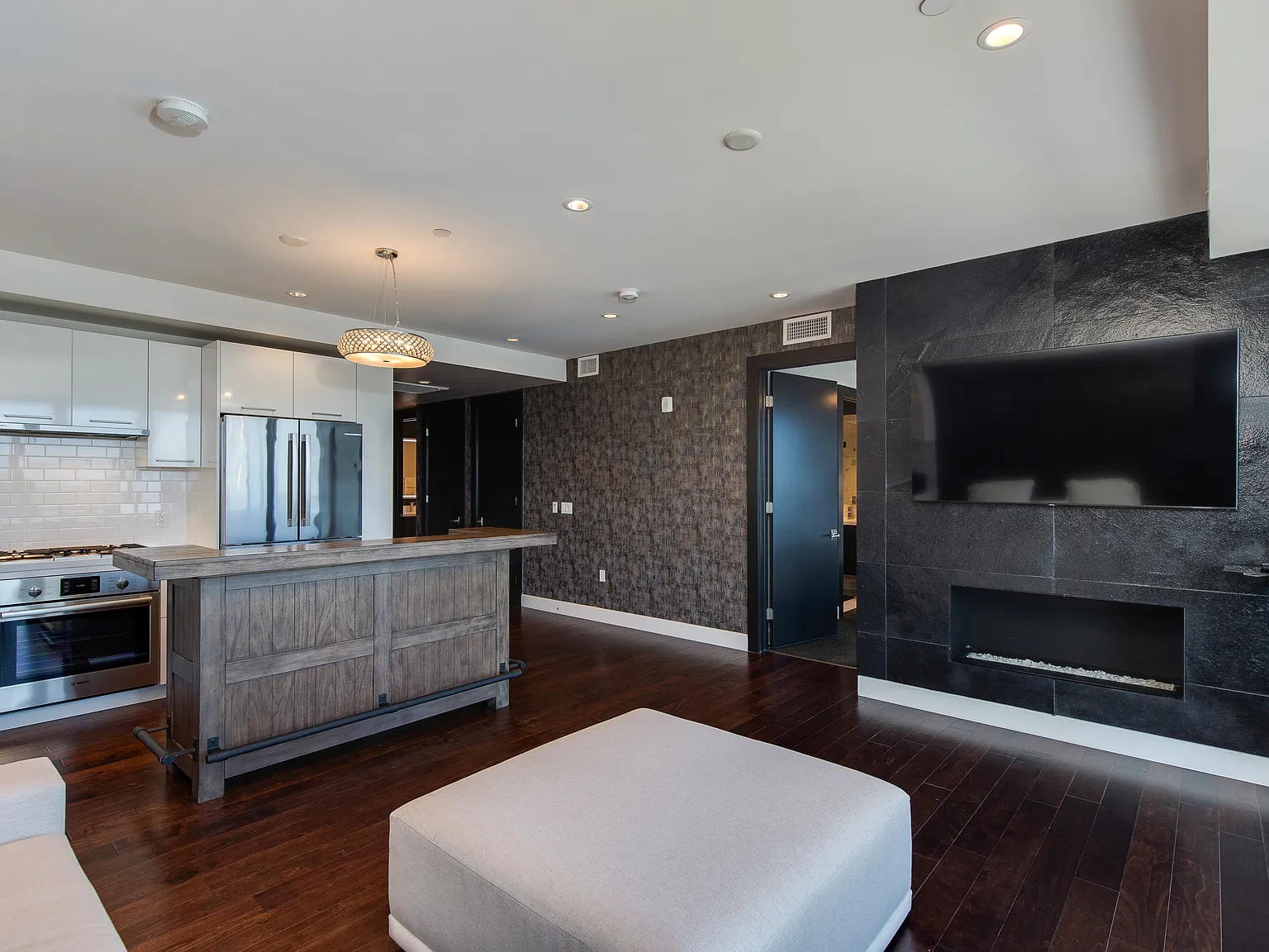 2 bed, 1070 sqft, $4,495 — Photo 4