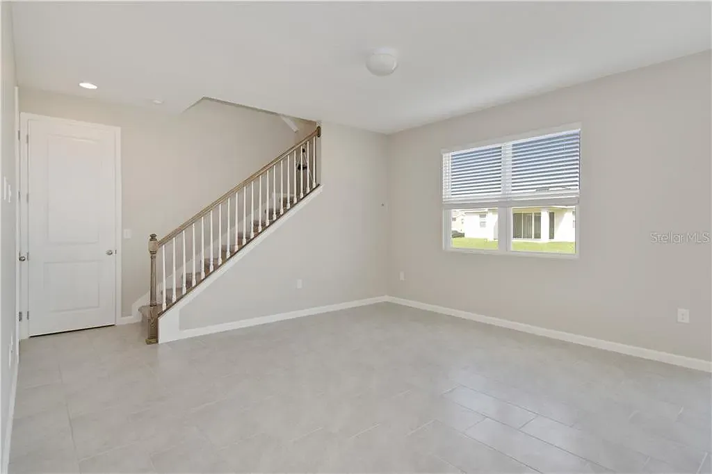 3 bed, 2.5 bath, 1855 sqft, $2,300 — Photo 3