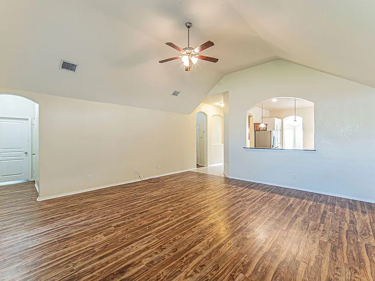 8036 Branch Hollow Trl — Photo 4