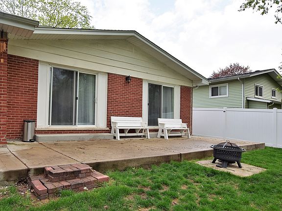 3rd image of 621 Columbine Ave