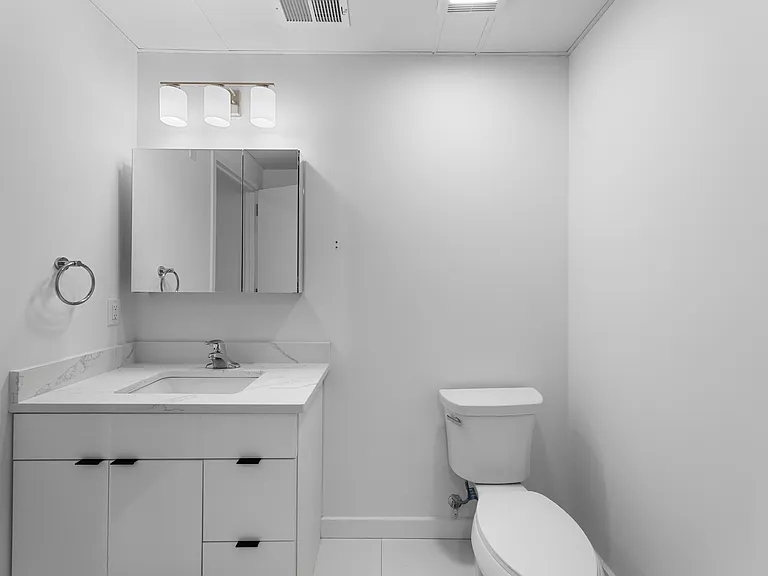 30 Vroom St — Photo 11