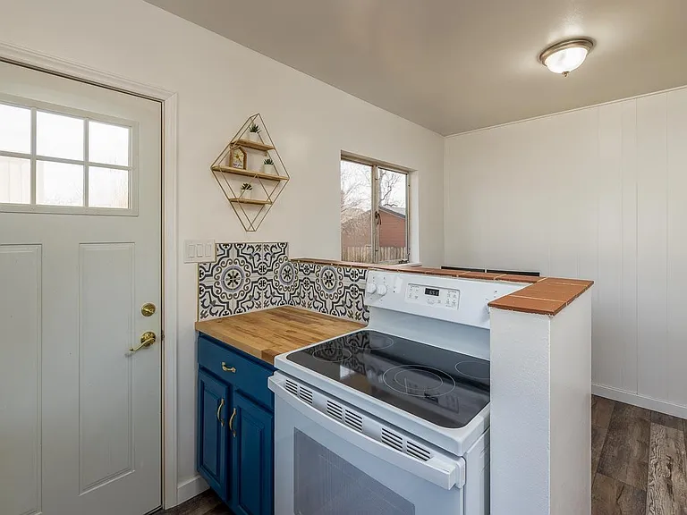 1216 Gordon Ave — Photo 4