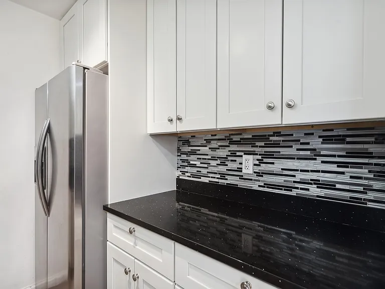 10 Huron Ave #1E — Photo 6